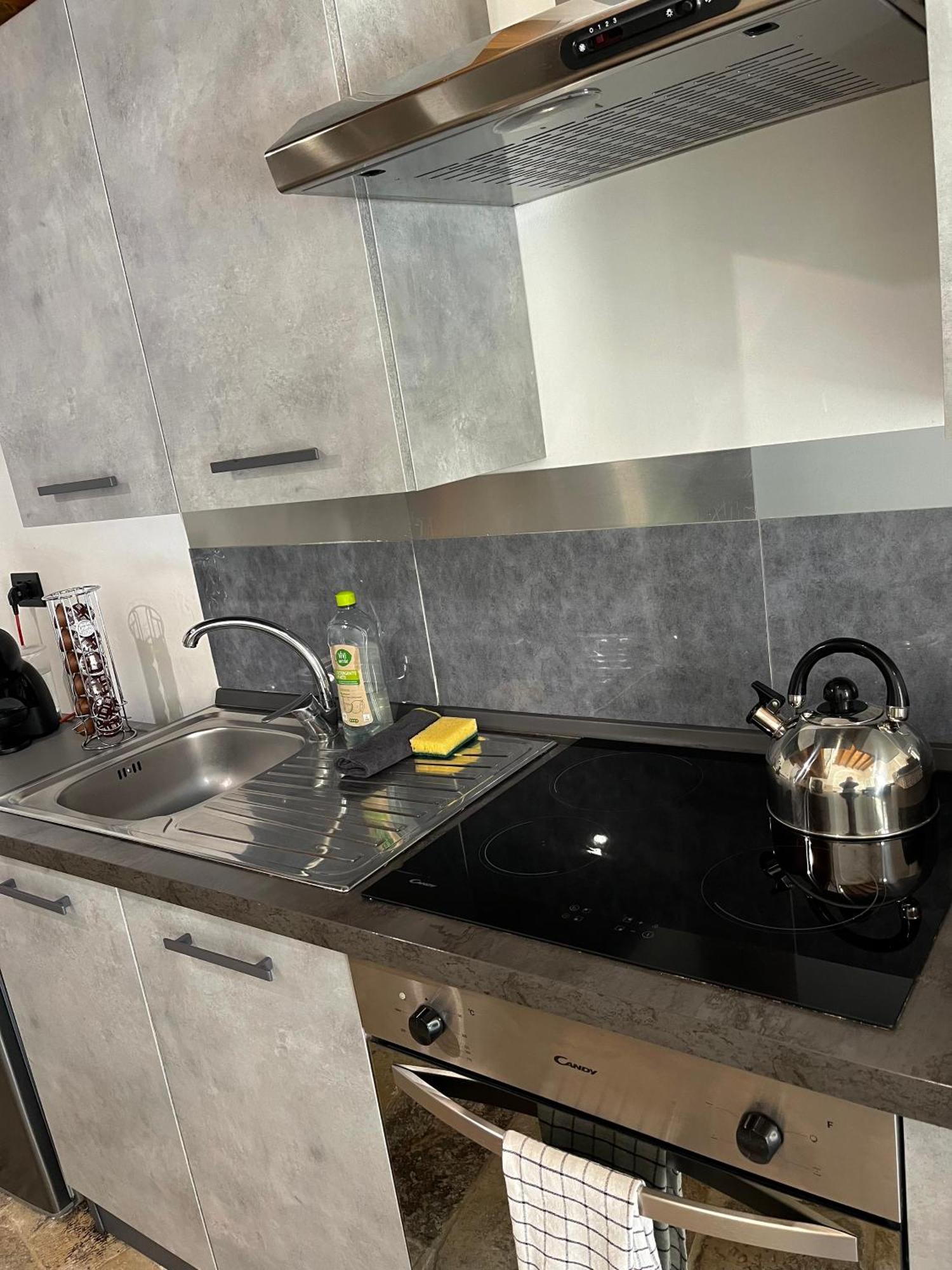 Ground Stone Apartman Bari Kültér fotó