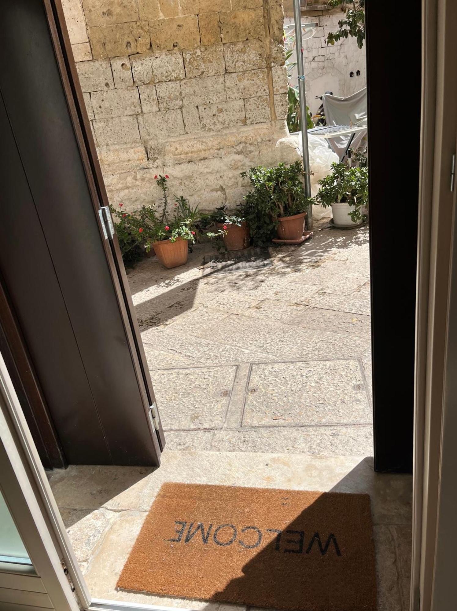 Ground Stone Apartman Bari Kültér fotó