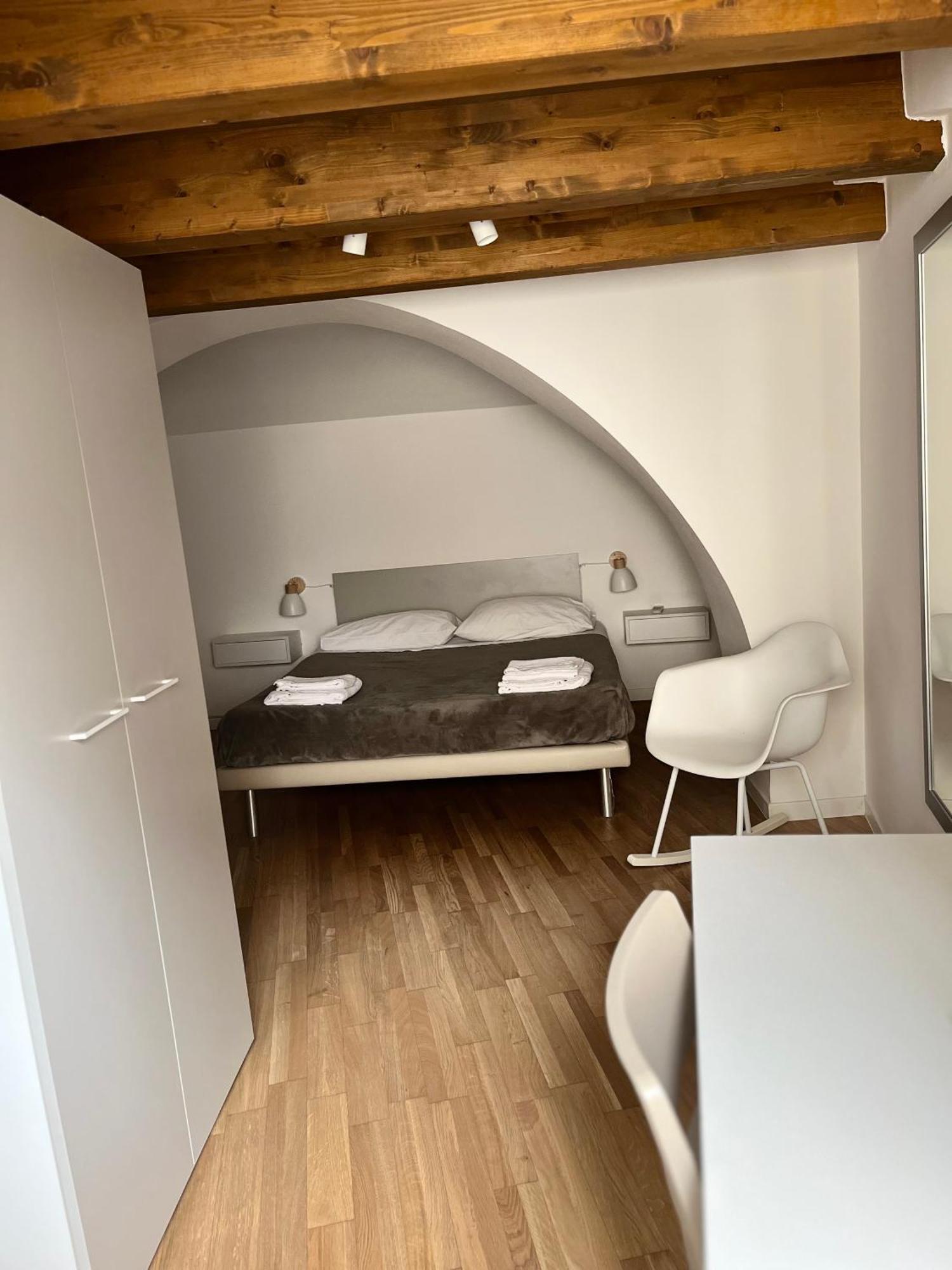 Ground Stone Apartman Bari Kültér fotó